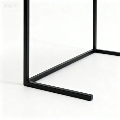哑光黑色金属支架，纤细方形，白色背景，侧视拍摄，结构稳固