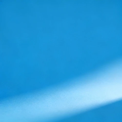 纯净蓝色背景，带有轻微渐变光影，适合证件照使用，无噪点