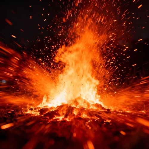 特效提示：炽热的火焰，橙红色光芒，火星四溅，动态模糊，高对比度