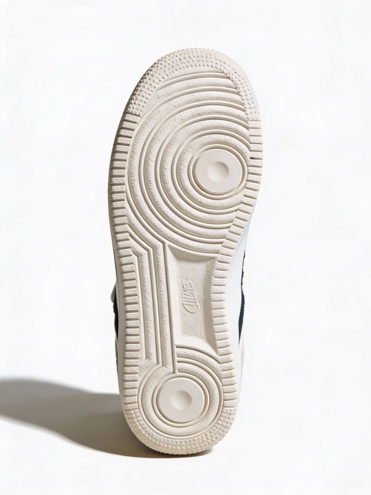 电商产品变白底前示例图像