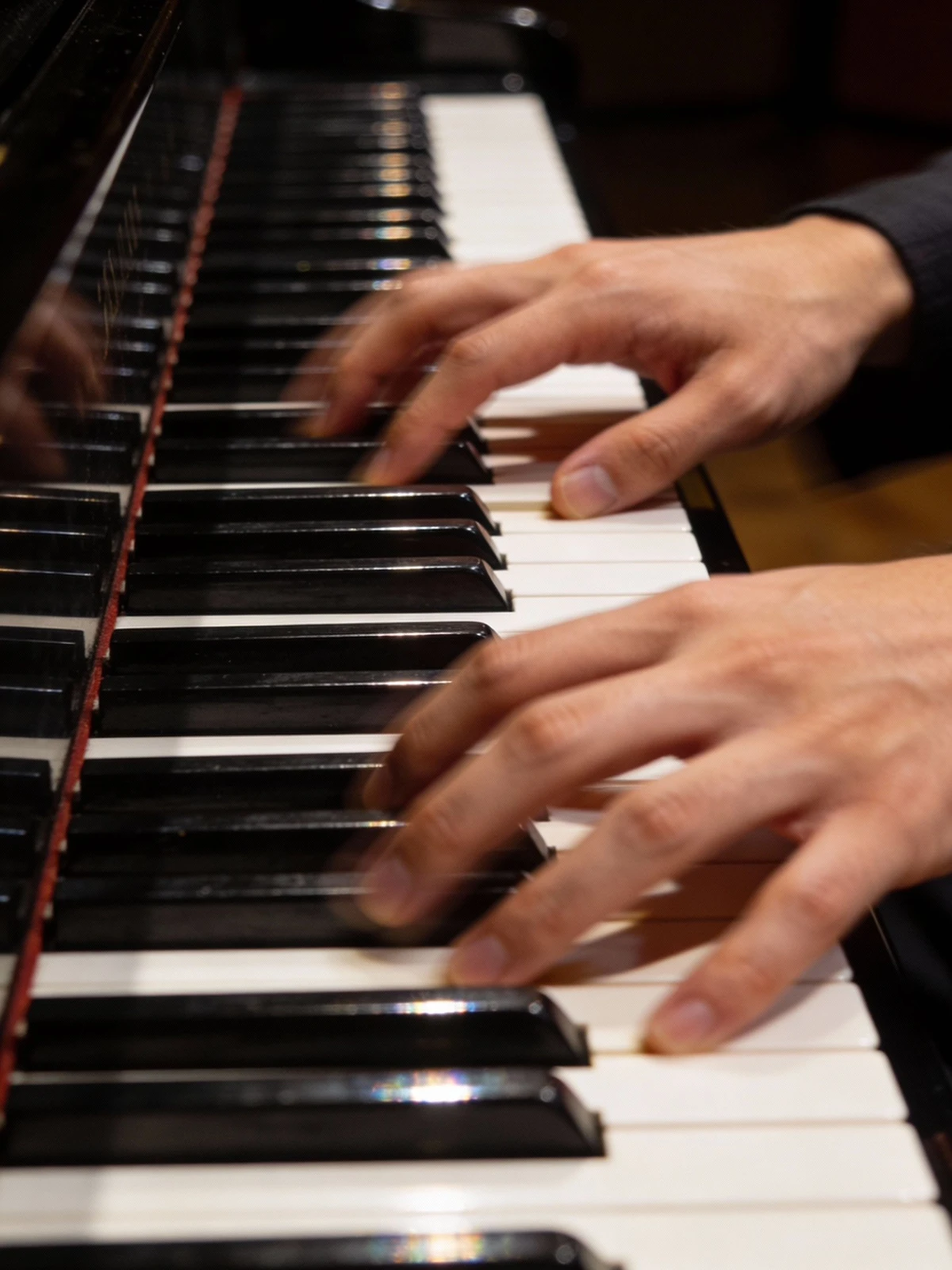 FLUX手部细节生成示例1